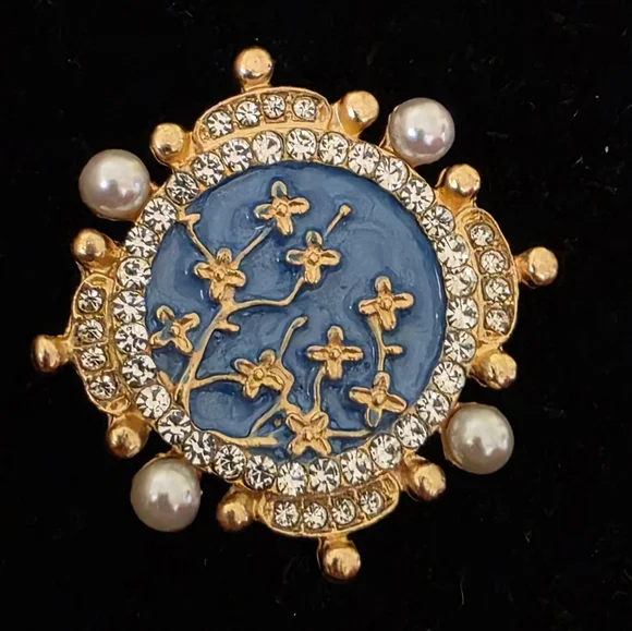 Vintage Baroque-style Blue and Gold Tone Floral Brooch With Faux Pearl 1.5"x1.5" - Picture 2 of 5